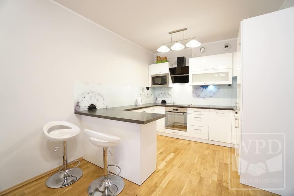 Modern Apartment-City Center-New Building-Garage Wroclaw Bagian luar foto